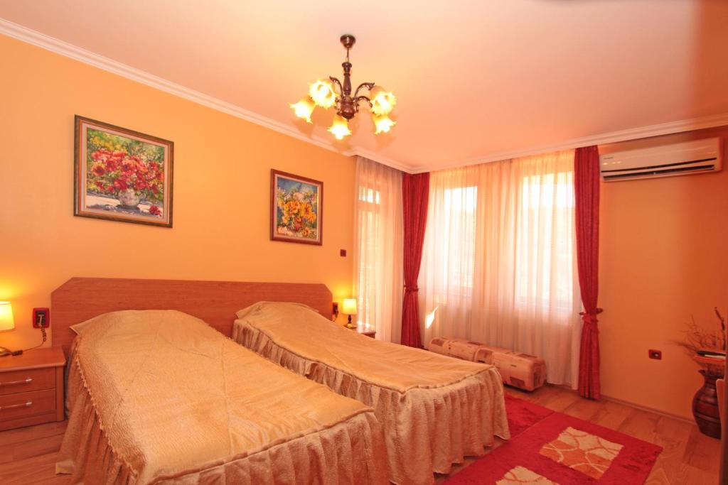 Family Hotel Silvestar Veliko Tărnovo Esterno foto