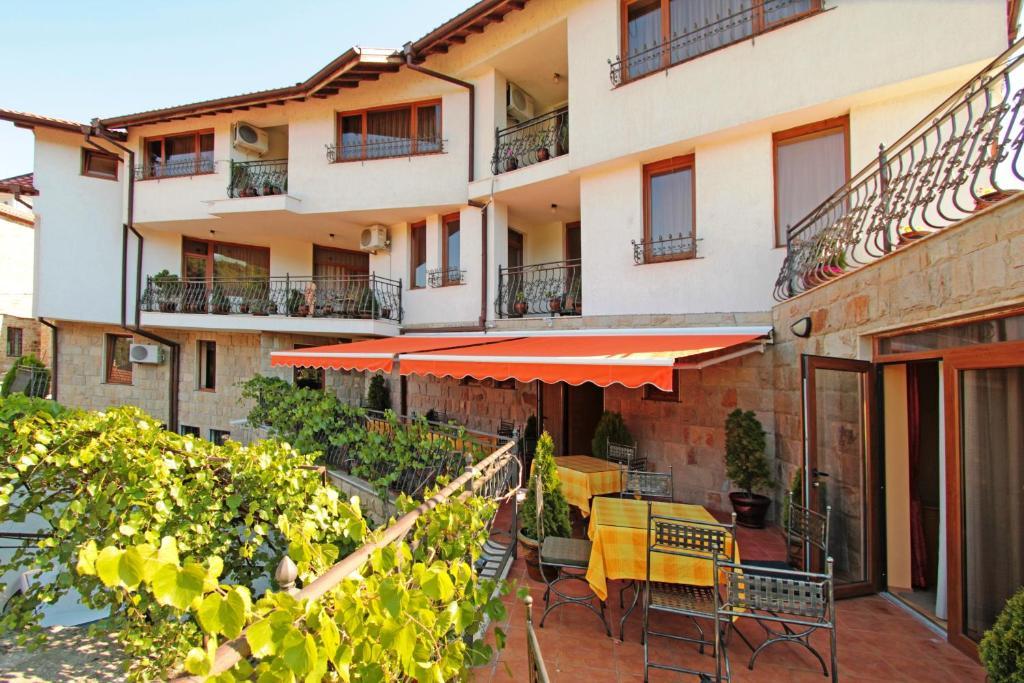 Family Hotel Silvestar Veliko Tărnovo Esterno foto