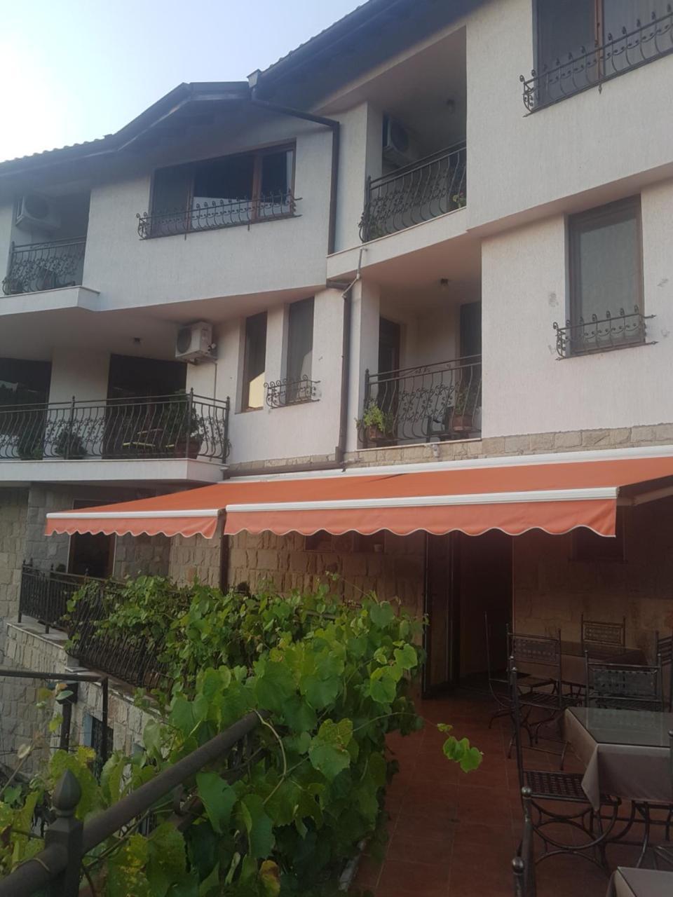 Family Hotel Silvestar Veliko Tărnovo Esterno foto